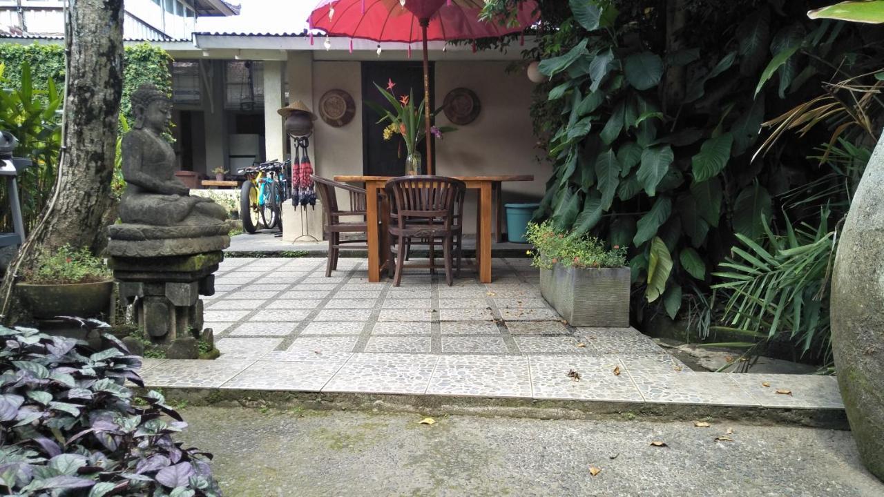 Hotel Griya Sriwedari Ubud Exterior foto